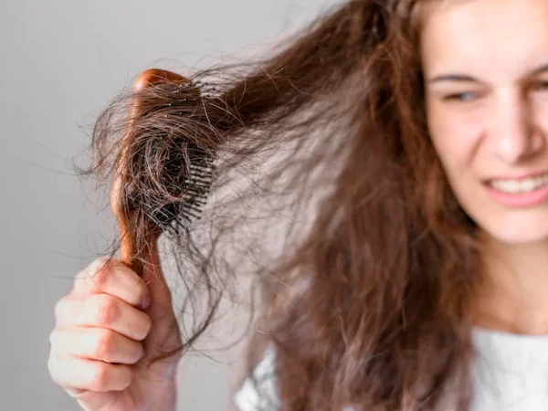 Cabelos secos: como escolher o shampoo certo